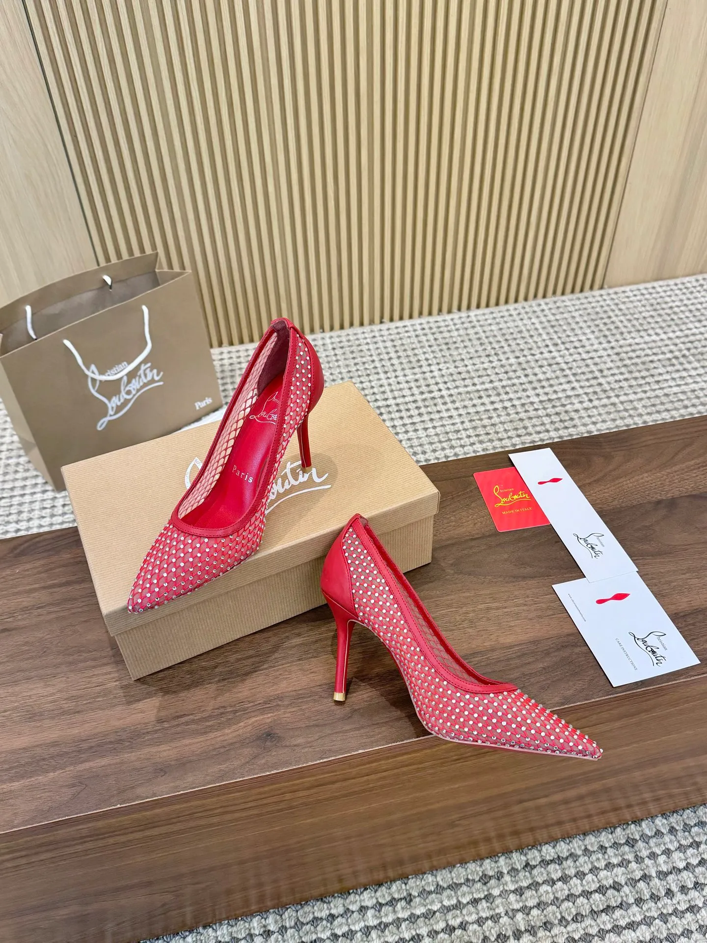 👟👟Ex-factory price 440👟👟 Genuine leather sole +40 Year-round shipment💝Christian Louboutin CL👠 Classic "💎Cow Patent Leather💎Series" noble and luxurious, real blingbling✨ Real materials, all customized by the pattern maker, and the materials are made of original customized materials, achieving the taste of the original 6 color options💍 Upper: imported 👉cow patent leather💪 lining: sheepskin foot pad/lining code number: 34-40.41.42 heel height: two options: 10.5cm and 8.5cm